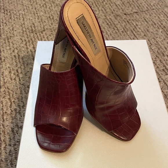 Saks Fifth Avenue burgundy Croc-Embossed peep toe slide, sz6,5 - Picture 4 of 4